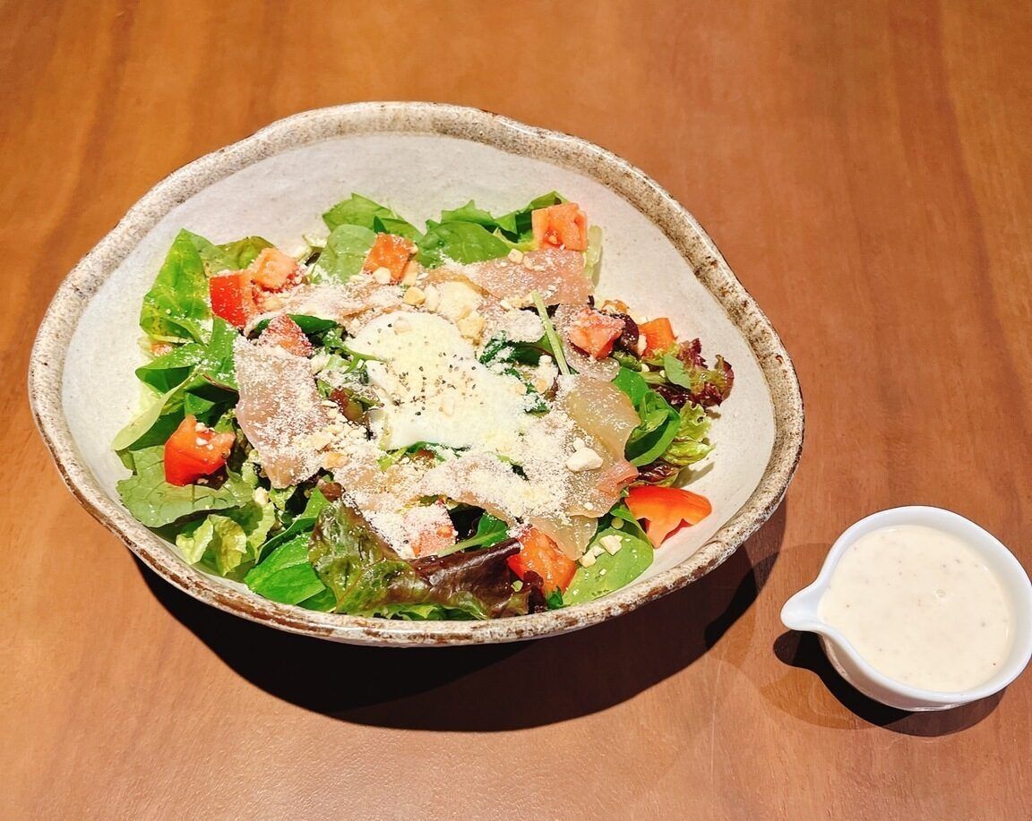 鶏生ハムのシーザーサラダ